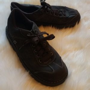 Women's Sketchers suede shoes